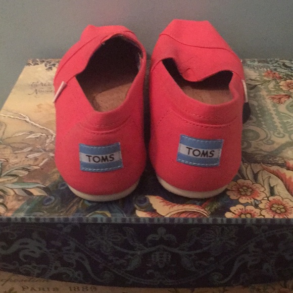 Toms - Picture 2 of 3